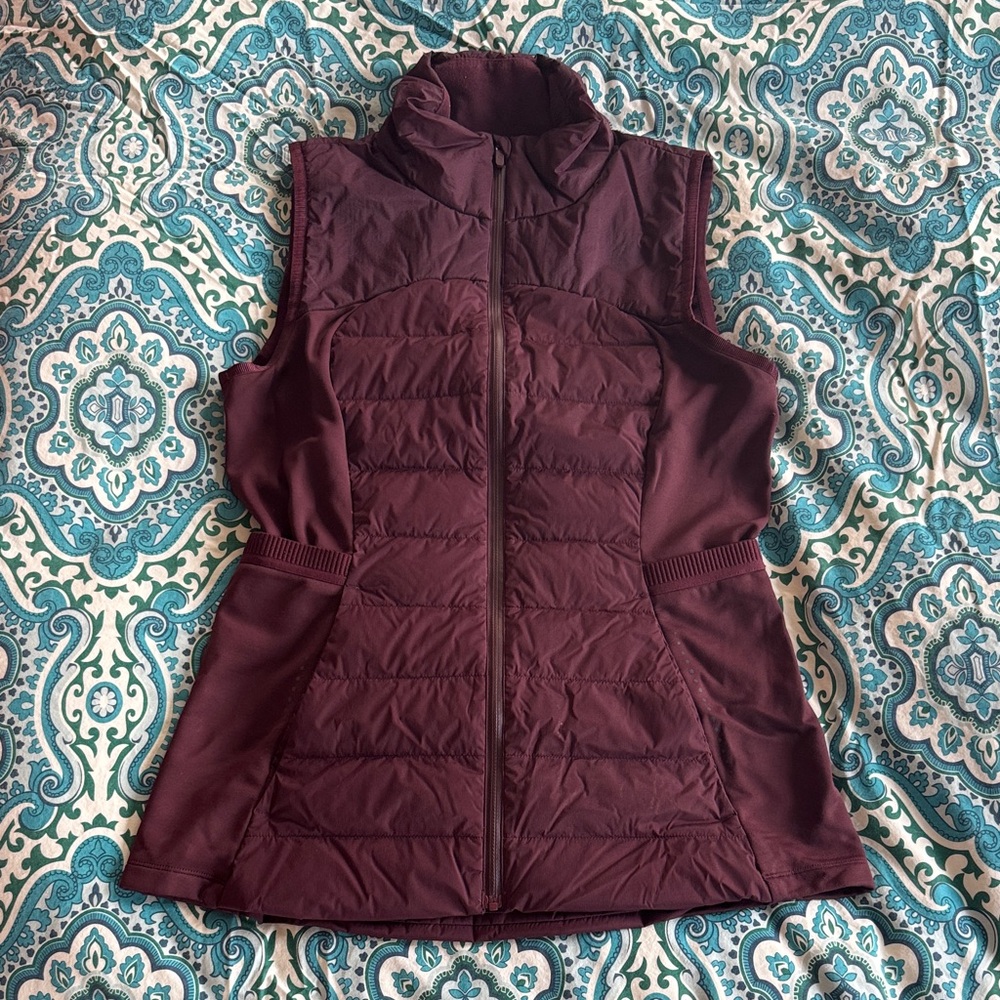 Lululemon Athletica Down For It All quilted insulated running vest maroon size 6